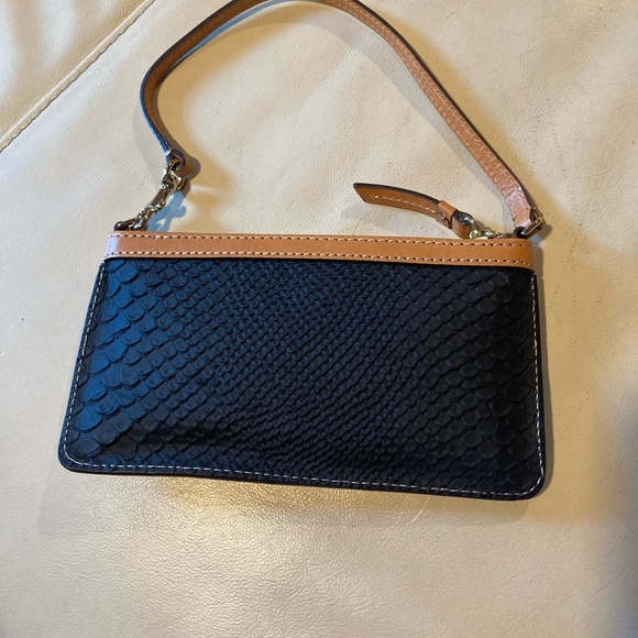 Dooney & Bourke Leather Slim Large Wristlet Clutch NWOT faux Snake skin - Picture 7 of 9